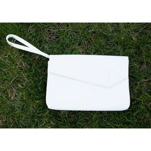 Vintage 80’s/90’s White Faux Snakeskin Rectangle Wristlet Clutch w/ Strap